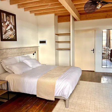 Chateau D'aynac מלון דירות